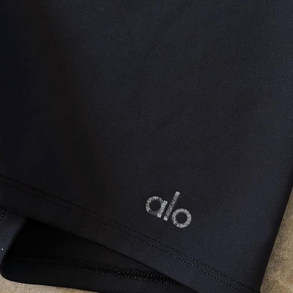 Alo Yoga black airlift shorts 3” - Picture 4 of 4